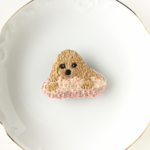 トイプードルとクッションの刺繍ブローチ
