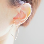 【E】ツイストドロップ(大)のシンプル樹脂ノンホールピアス(樹脂製イヤリング)