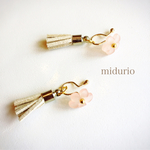 桃色のお花とミニミニタッセル イヤリング