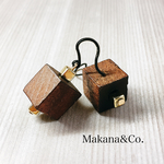 wood gold square