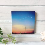 夕焼けと月と飛行機雲 〜沖縄の風景をあなたのお部屋に〜【写真パネル】海を感じるインテリア/カリフォルニアスタイル/西海岸スタイル/ハワイアン雑貨
