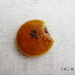 あんぱんのブローチ