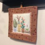 花刺繍の小さなタペストリー