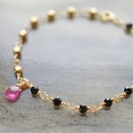 ルビーのチャームの天然石のブレスレット