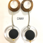 ウッドパーツのモノトーンピアス