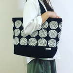 オシャレ❤️な  おおきめトート   (紫陽花  黒)