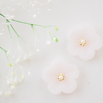 ふんわりお花♡　ピアス/樹脂ノンホールピアス（イヤリング）