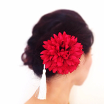 3color.ボンボンフラワーのボリュームヘアクリップ