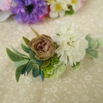 白いお花の髪飾り