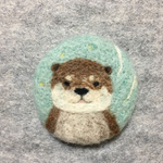 羊毛フェルト ブローチ  カワウソさん