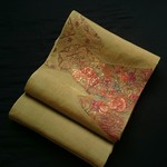 紬地の汕頭刺繍で鴛鴦や菖蒲が描かれた袋帯