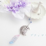 三日月フクロウの煌めくクリスタルイヤーフック