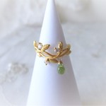 再販 天然石 ペリドットと金の葉の指輪 ピンキーリング 8月誕生石