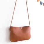 (送料込)革のポシェット 