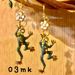 跳びます🐸のピアスまたは イヤリング