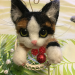 羊毛フェルト三毛猫のブローチ