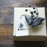 再販 brooch【 布花ブローチ lily of the valley ＊ charcoal gray 】