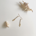 リーフモチーフピアス【ホワイト】