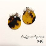 べっ甲とパールの 貼るピアス・シールピアス