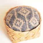 白樺の針刺し　J