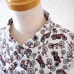 赤い自転車の付け衿（木ボタン）