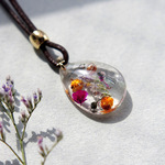 クリアなボタニカル革ひもロングネックレス（ダークブラウン）