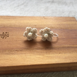 小さなお花のノンホールピアス