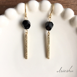 上品なブラックゴールド イヤリング／ピアス