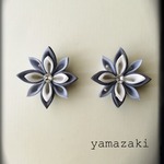 星のピアス（イヤリング）グレー  つまみ細工