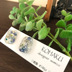 青い押し花の宝石ピアス（イヤリング）