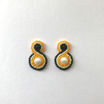 ビーズ刺繍ピアス