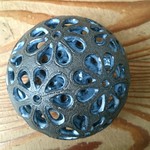『予約作品』～お気に入りの器を花器に～花模様透かし彫り剣山風