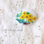 姫ひまわりのブローチ🌻刺繍ブローチ