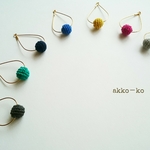 コロンとカラフルボンボンイヤリング／ノンホールピアス／ピアス