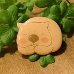 すやすやウォンバットブローチ