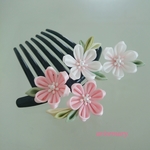 珊瑚色のお花のつまみ細工髪飾り
