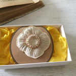 お花刺繍ブローチ 優しいホワイト
