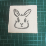 ウサギの顔の消しゴムはんこ