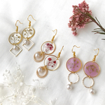 【再販】かすみ草の押し花ピアス＊(透明×赤)