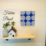 【アウトレット品です】ホワイトフラワー（ブルー）のファブリックパネル  20cm×20cm 