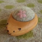 羊毛ピンクッション　はりねずみくん　お花　ピンク