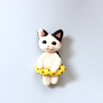 羊毛フェルト  浮き輪猫  黒ブチ