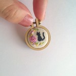 刺繍チャーム(ネコと月)