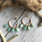 シェルドロップのシャンデリアピアス