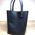 本革ハンドバック ネイビー　Hand back navy blue 