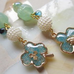 ◇1696　🍂ミントブルー　四葉とてんとう虫のピアス・イヤリング🐞🎶