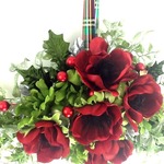 クリスマススワッグ　真赤なアネモネの花で・・・