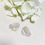 送料無料/コットンパールとアジサイのピアス  ブラウンベージュ