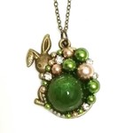 ❗世界でひとつ❗うさぎ カーキのアンティークネックレス  たまご 薔薇 金古美 レジン パール ビジュー【送料無料】 