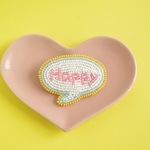 Happy　ブローチ　（吹き出し）（ビーズ刺繡）